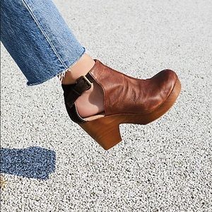Free People Amber Orchard Chocolate Clog